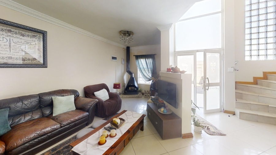 4 Bedroom Property for Sale in Kensington Western Cape